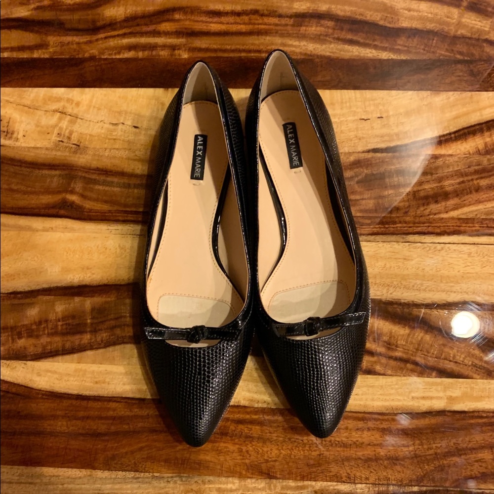 Shoes- flats ON SALE 💃🏻🌼🌼 🥿